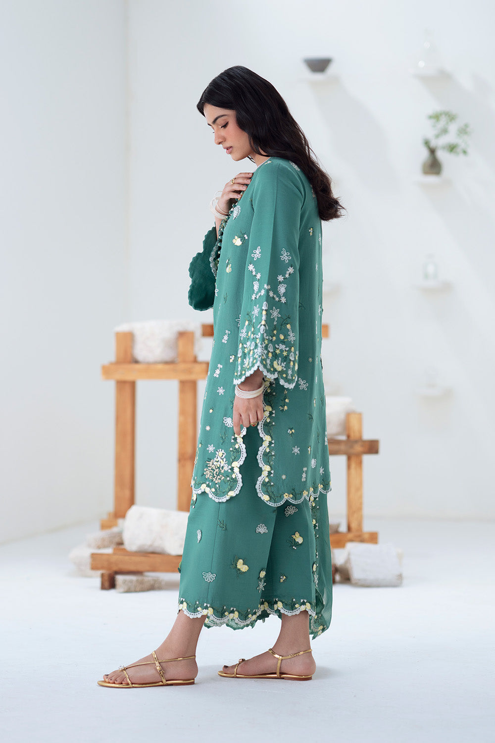 3 Piece Embroidered Khaddar Tabana - FSU5676