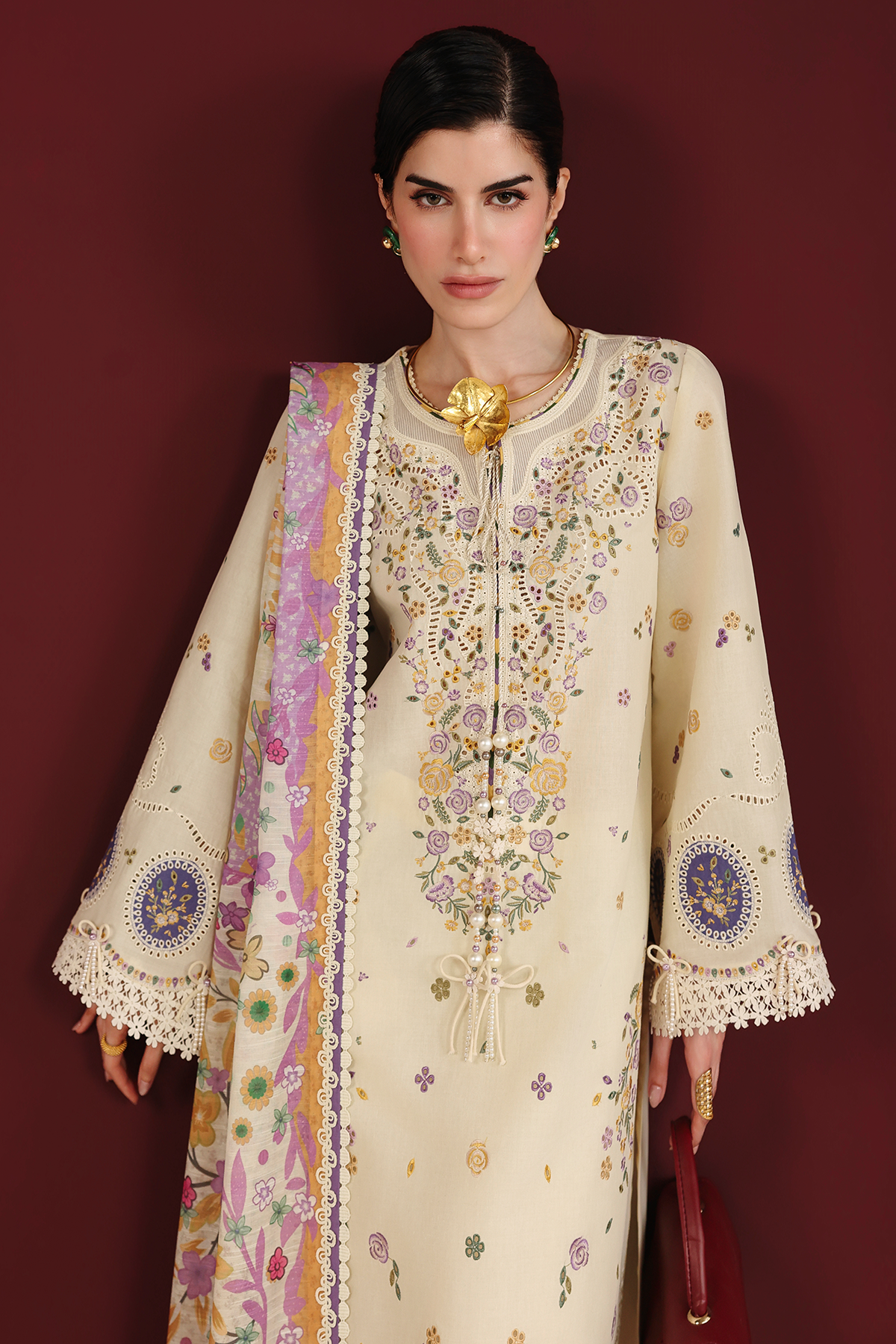 Embroidered Lawn IL26-D01