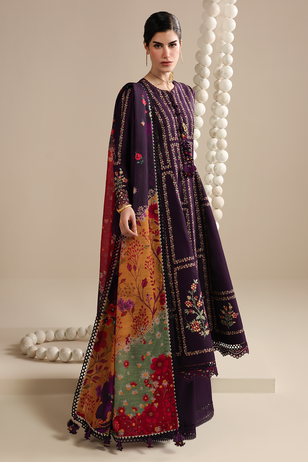 Embroidered Lawn IL26-D06