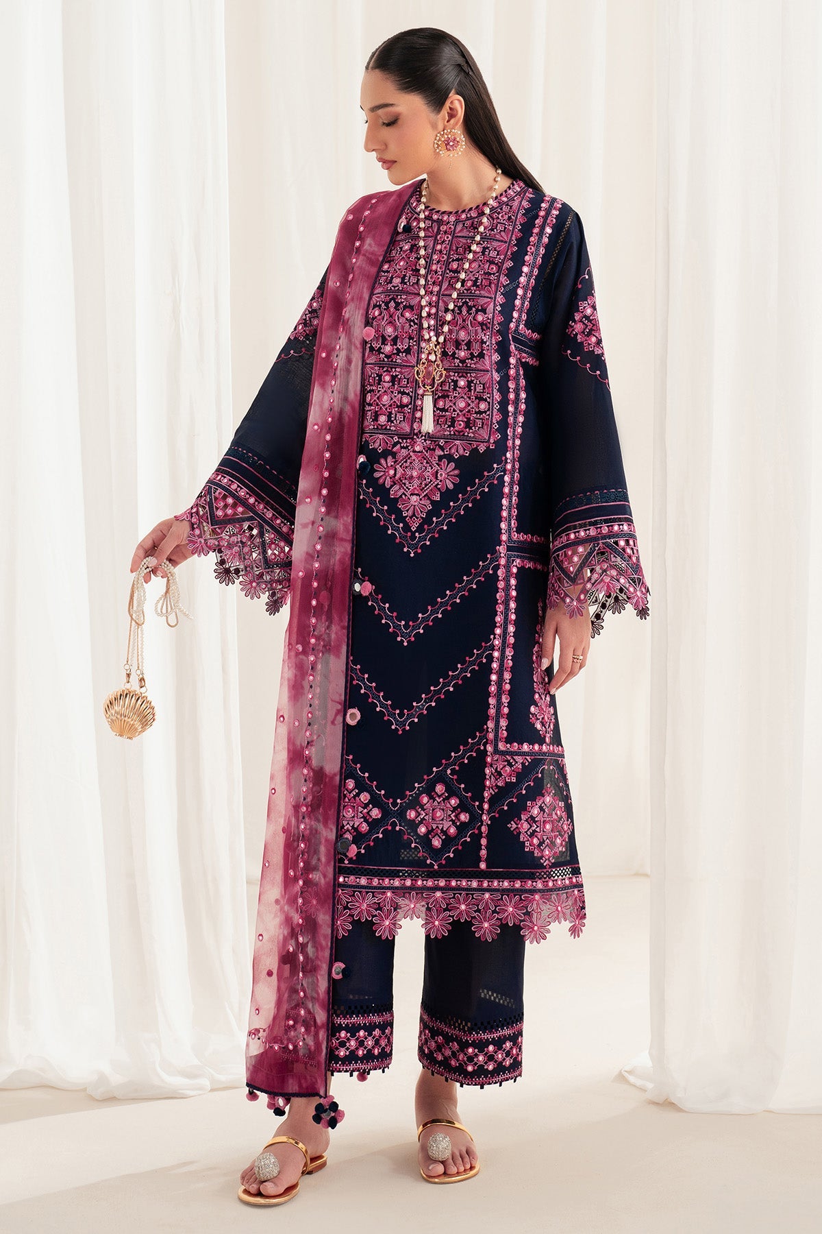 Embroidered Lawn IL'25-D01