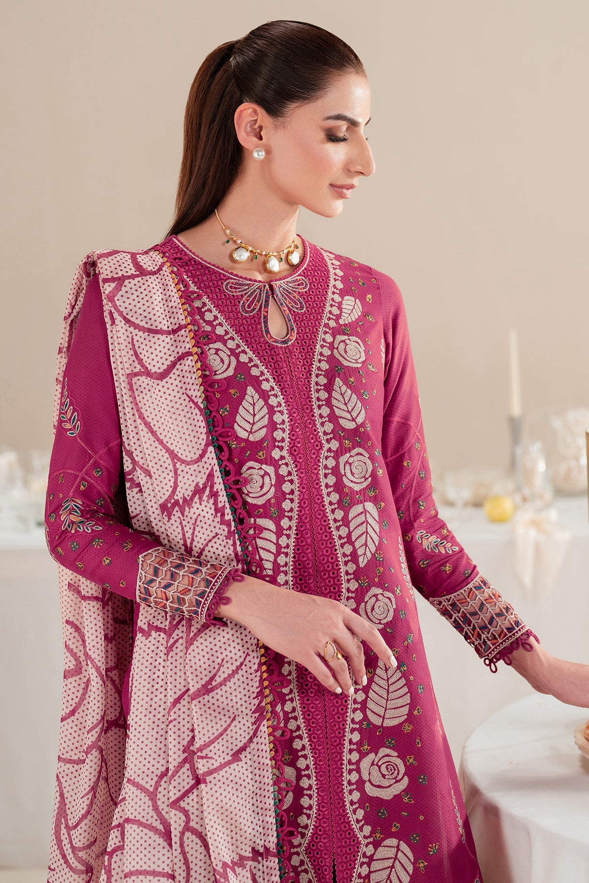 Embroidered Lawn IL'25-D05