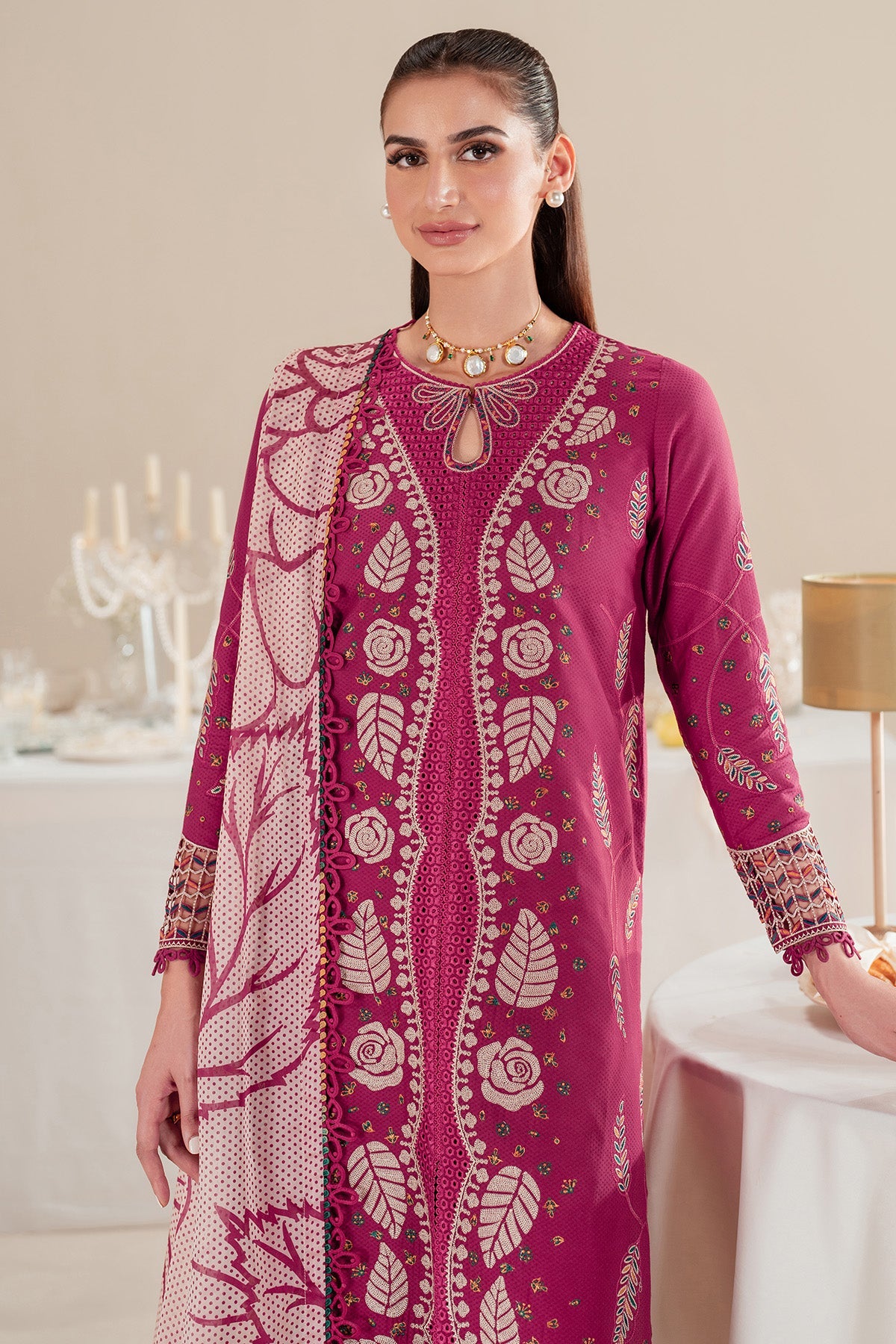 Embroidered Lawn IL'25-D05