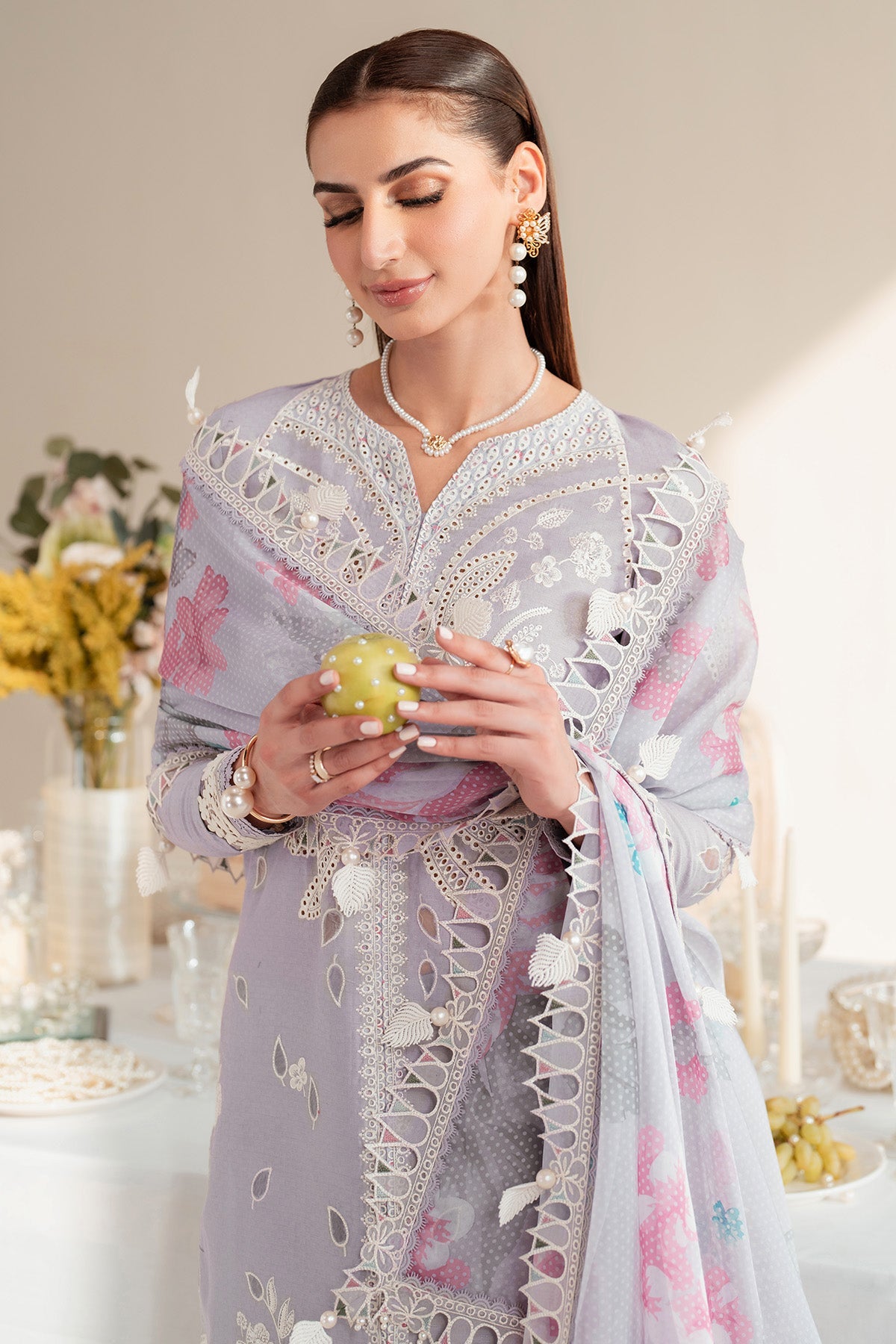 Embroidered Lawn IL'25-D06