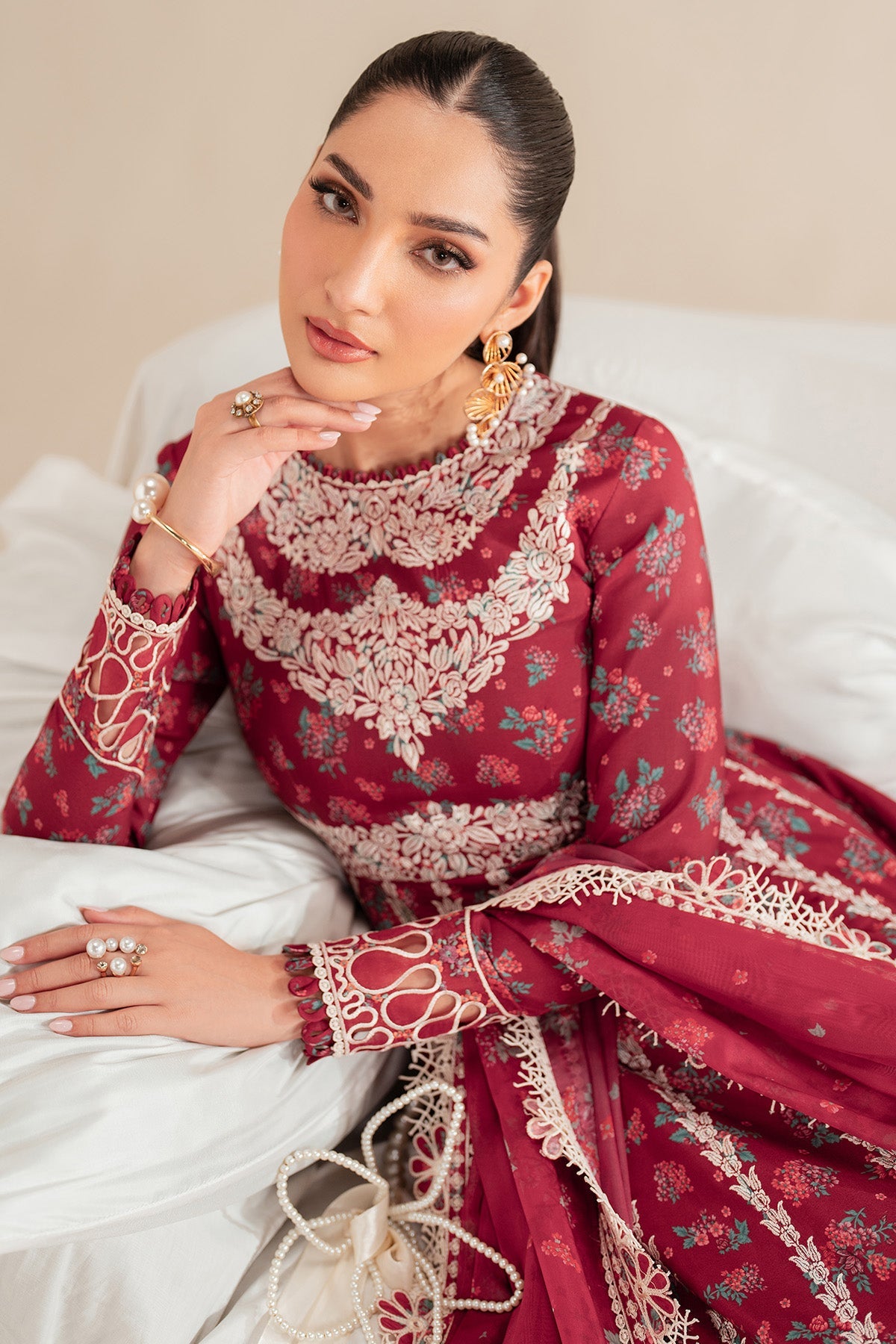 Embroidered Lawn IL'25-D08