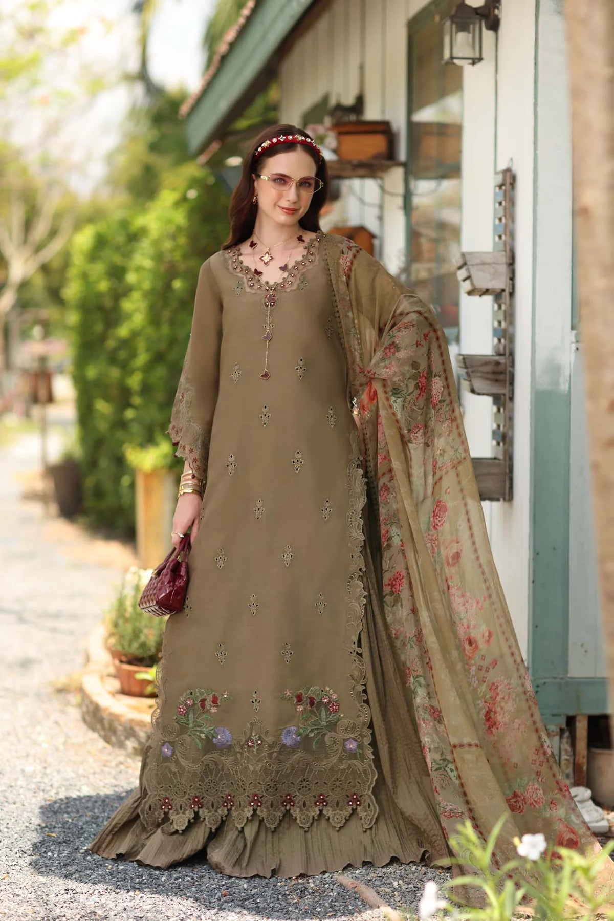 D8 – Mocha Sienna