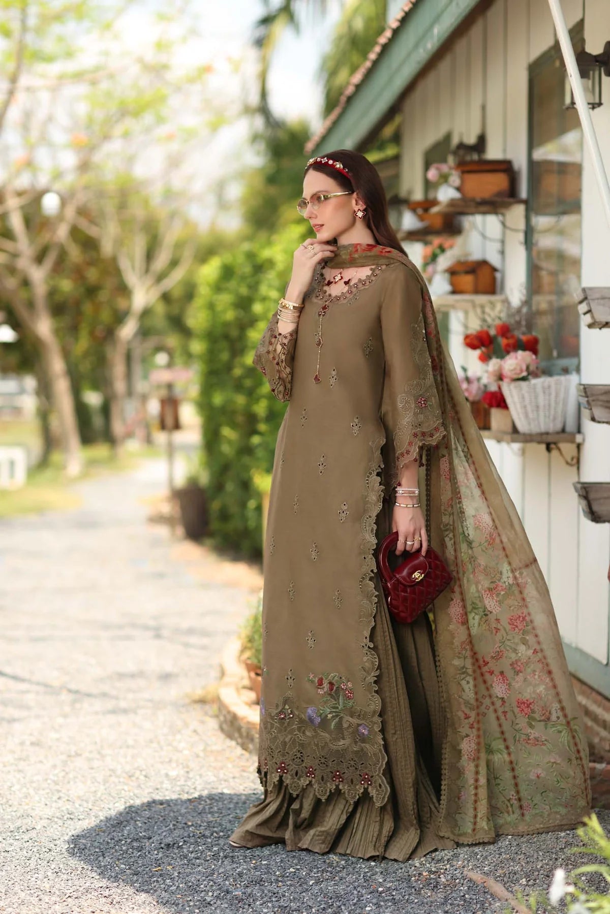 D8 – Mocha Sienna
