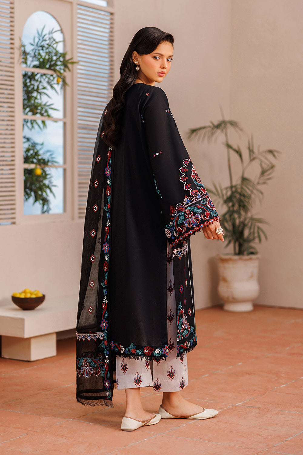 EMBROIDERED LAWN UF-4391