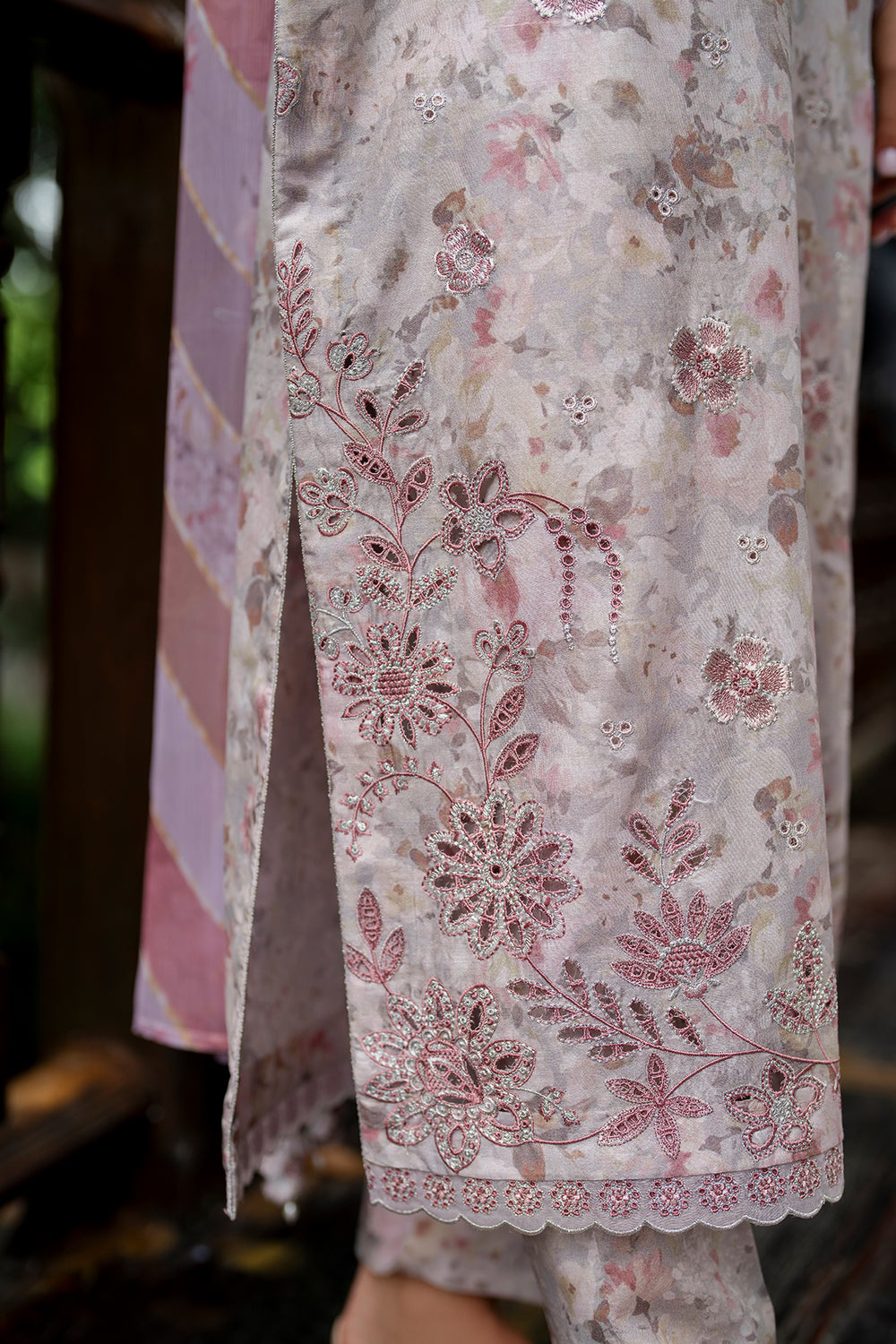 EMBROIDERED LAWN UF-4273
