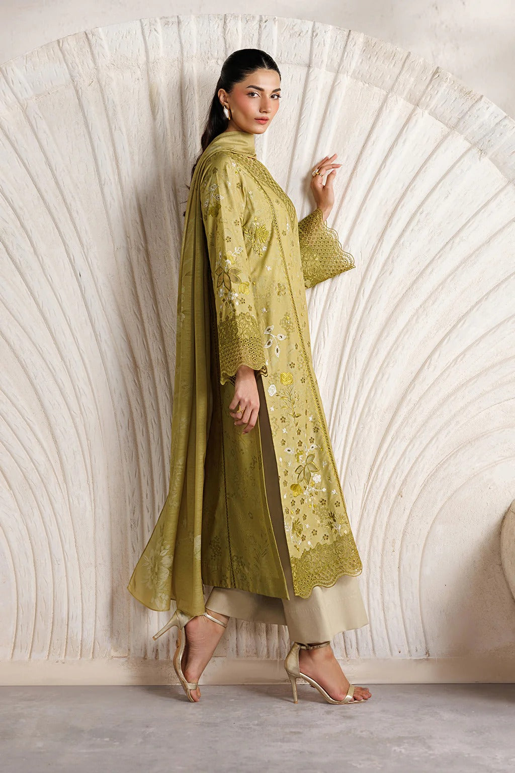 IBE-09 Embroidered Lawn