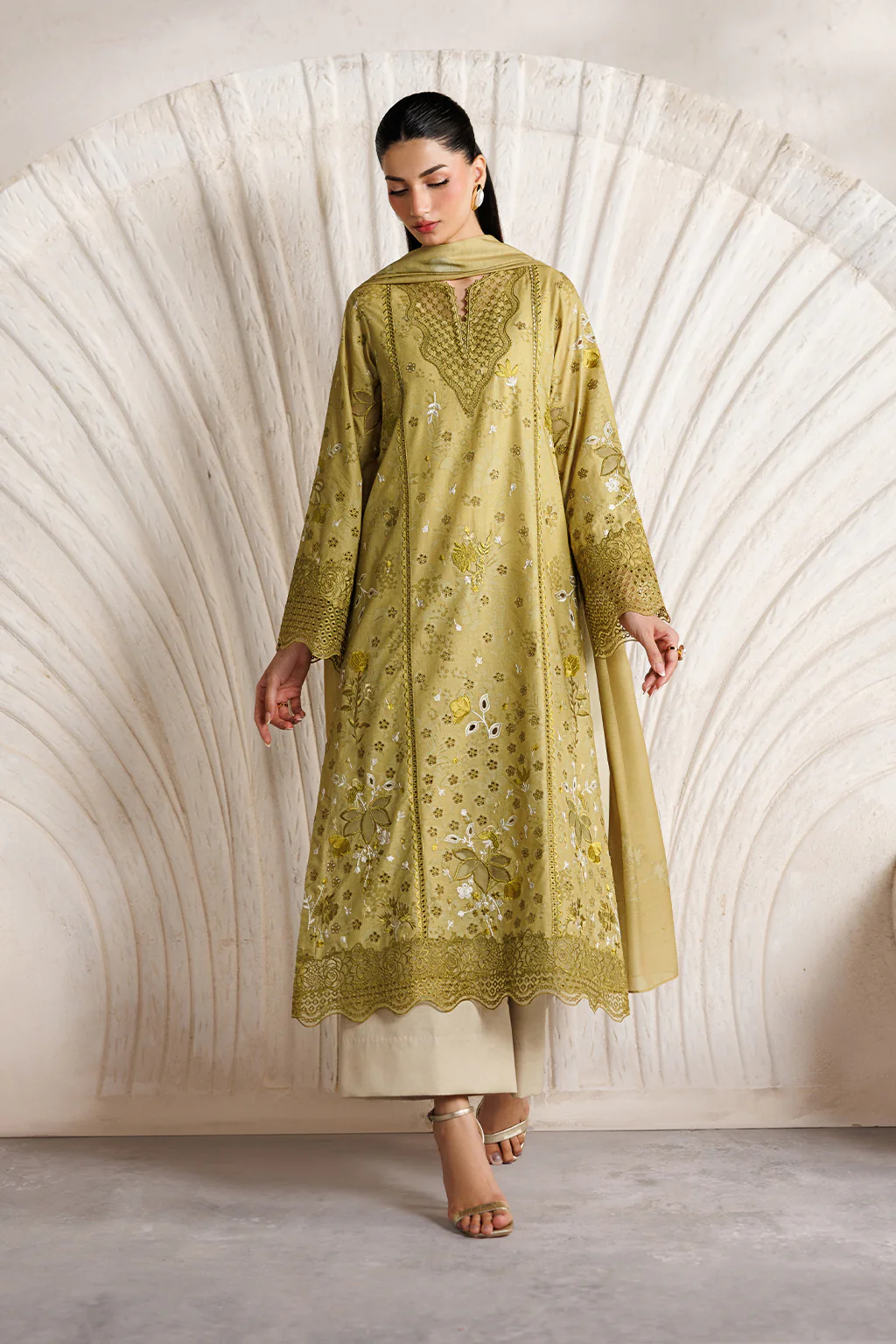 IBE-09 Embroidered Lawn