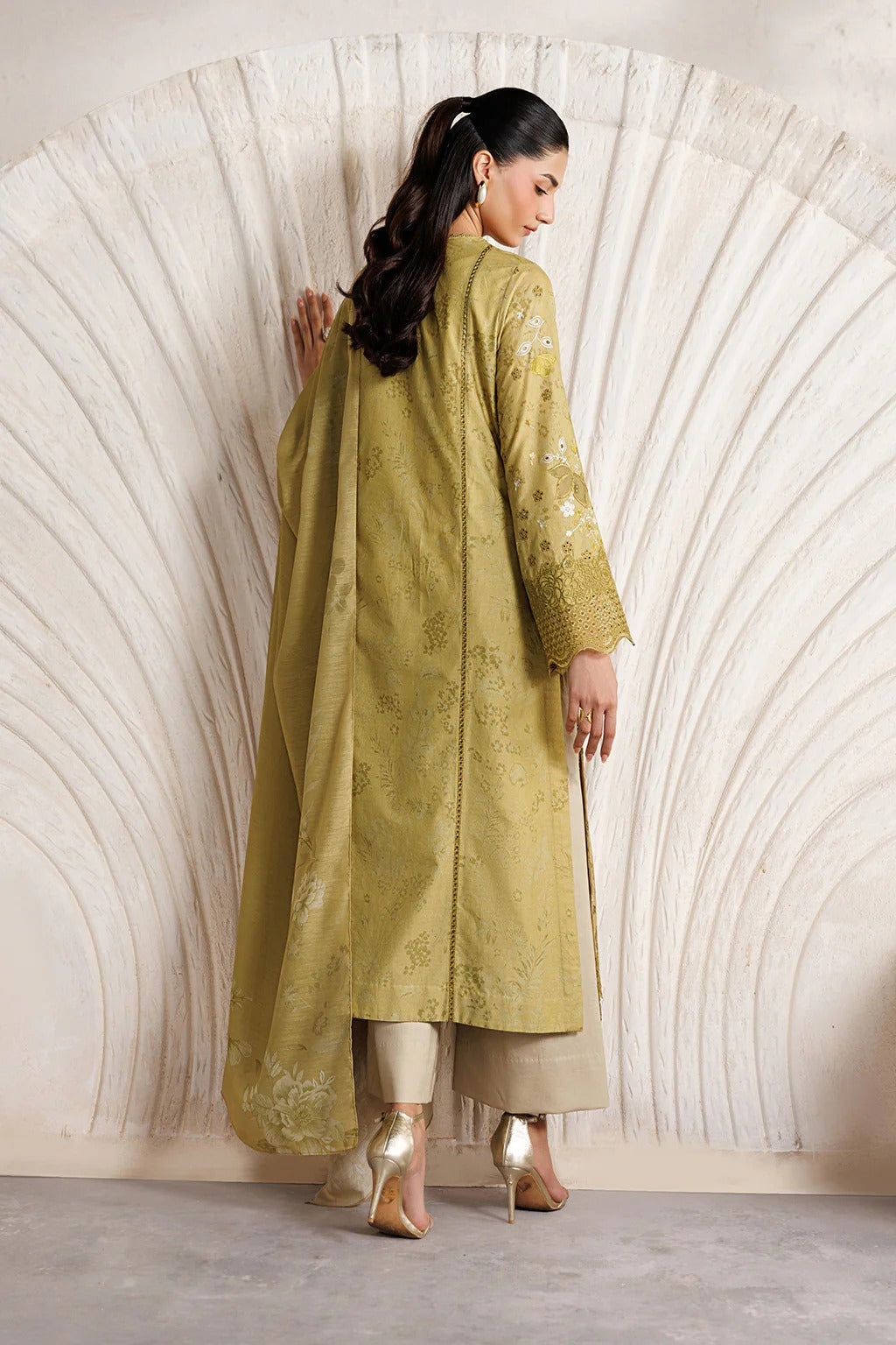 IBE-09 Embroidered Lawn