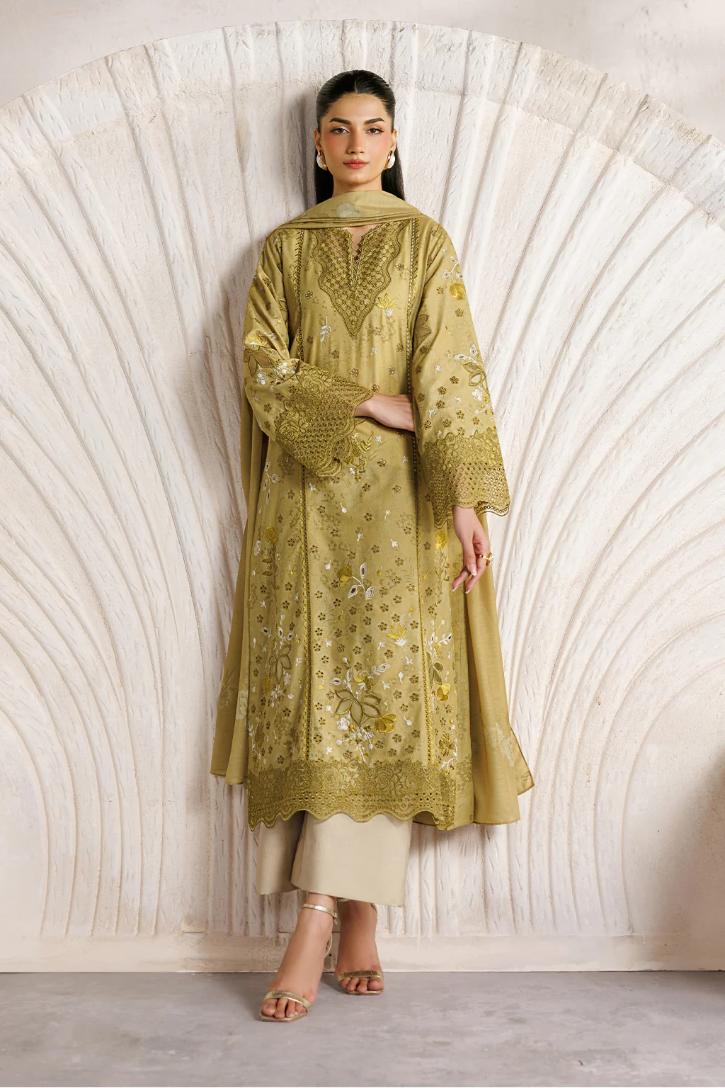 IBE-09 Embroidered Lawn