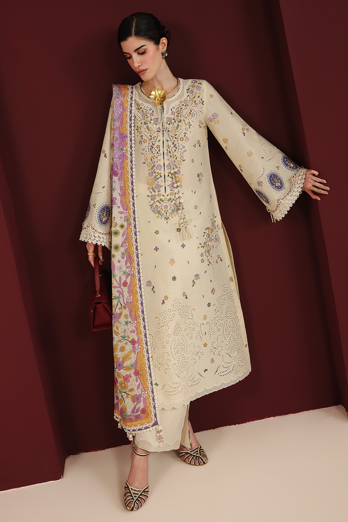 Embroidered Lawn IL26-D01
