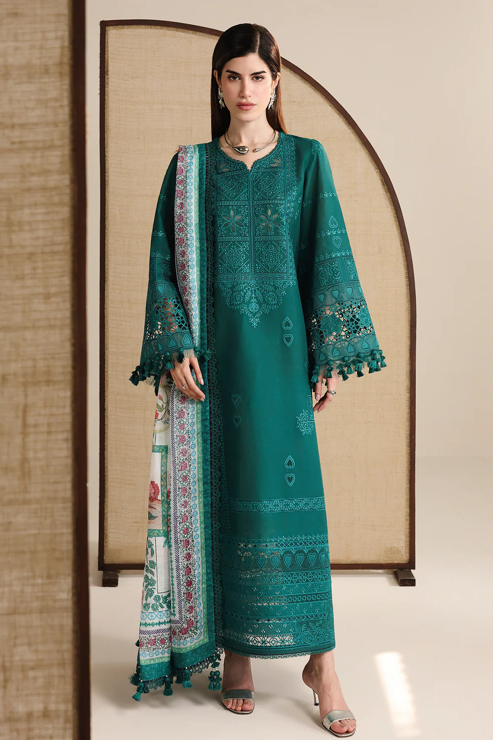 Embroidered Lawn IL26-D03
