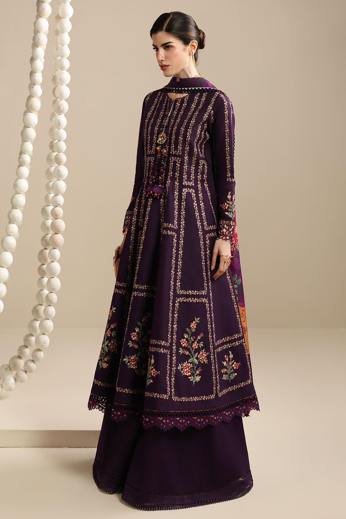 Embroidered Lawn IL26-D06